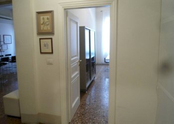 Corridoio - Trilocale via Santo Stefano, Bologna (zona Centro Storico) - foto 16