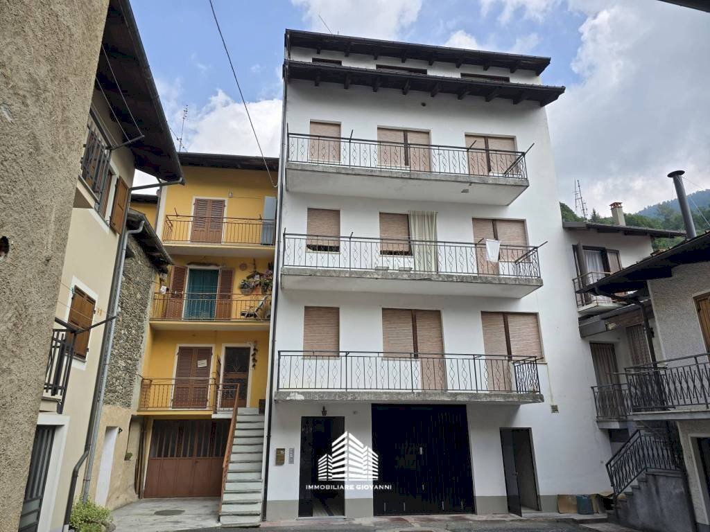 Facciata - Quadrilocale via Vittorio Veneto, 34, Frassino - foto 1