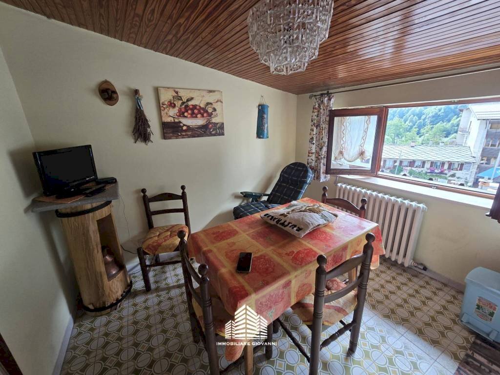 Salone - Quadrilocale via Vittorio Veneto, 34, Frassino - foto 2