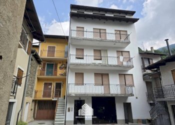 Facciata - Quadrilocale via Vittorio Veneto, 34, Frassino - foto 1