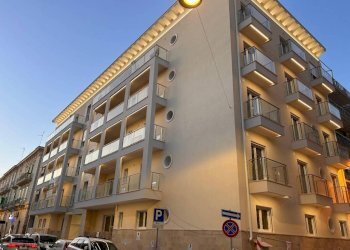 Facciata - Trilocale via Bari, 24, Giovinazzo - foto 1