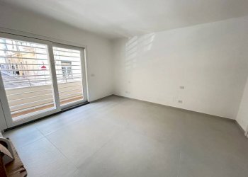 Camera da letto - Trilocale via Bari, 24, Giovinazzo - foto 4