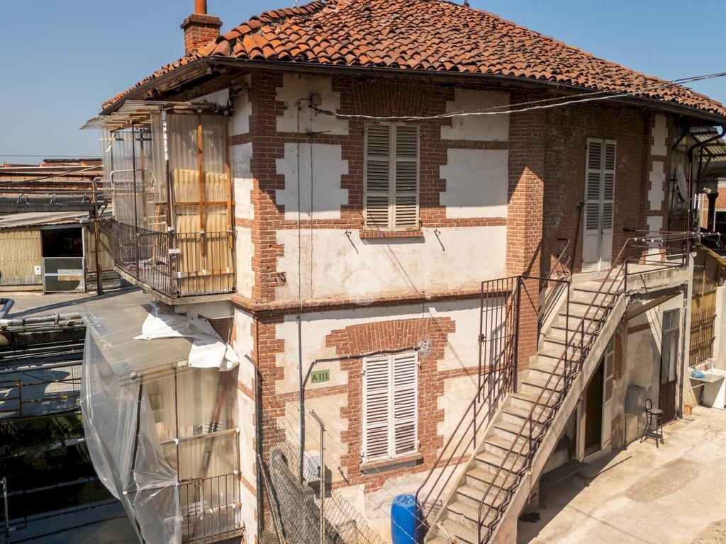 Independent house Corso Re Umberto, Verzuolo - photo 1