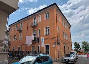 Facciata - Trilocale via Alessandro Ferraris di Celle, 5, Cuneo (zona Centro) - foto 1