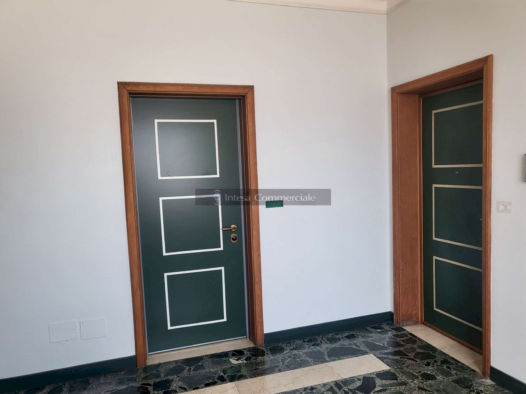 PARTI COMUNI DETTAGLIO PORTA INGRESSO - Ufficio Brescia (zona Centro Storico) - foto 1