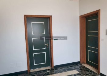 PARTI COMUNI DETTAGLIO PORTA INGRESSO - Ufficio Brescia (zona Centro Storico) - foto 1