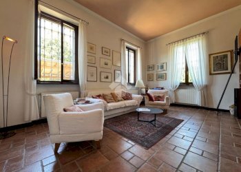 Villa Via Cesare Battisti, Galliate - foto 1