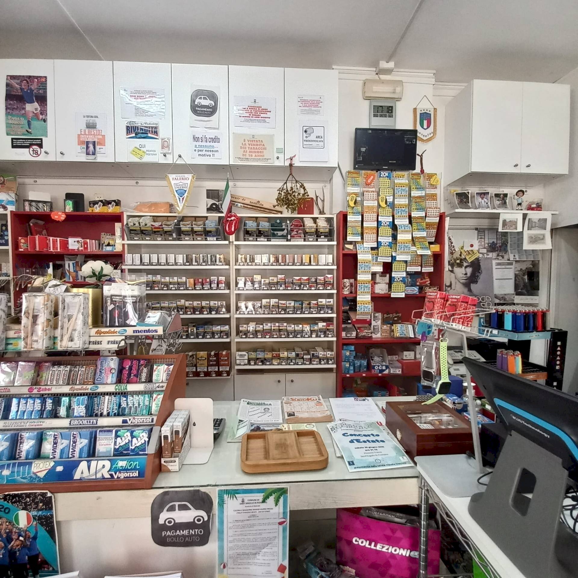 Foto 1 - Attività Commerciale Piazza Mazzini
 
7, Sant'Angelo in Pontano - foto 1