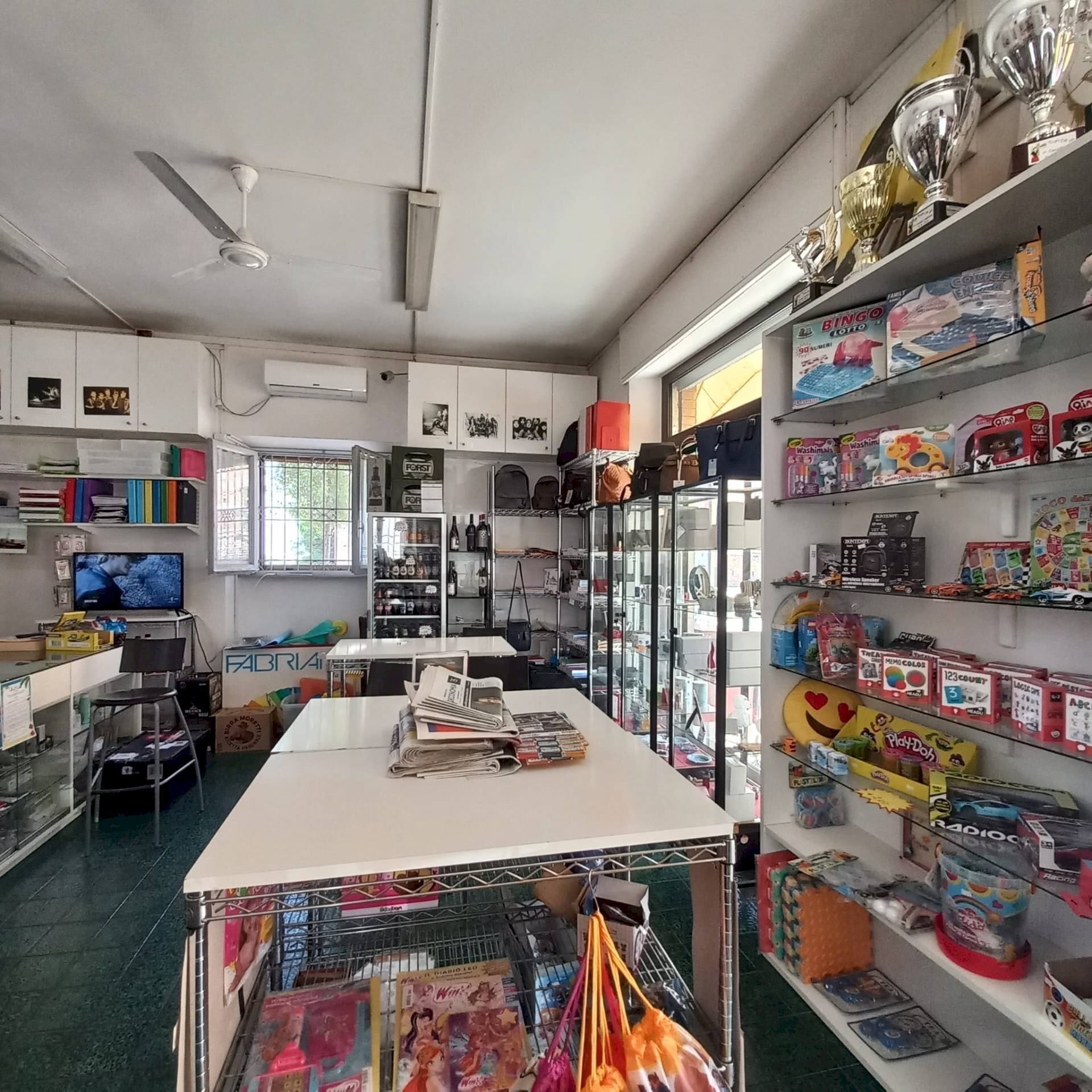 Foto 2 - Attività Commerciale Piazza Mazzini
7, Sant'Angelo in Pontano - foto 2