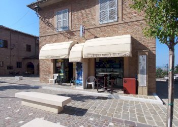 Foto 13 - Attività Commerciale Piazza Mazzini
 
7, Sant'Angelo in Pontano - foto 13