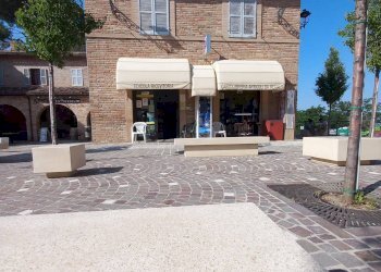 Foto 14 - Attività Commerciale Piazza Mazzini
 
7, Sant'Angelo in Pontano - foto 14