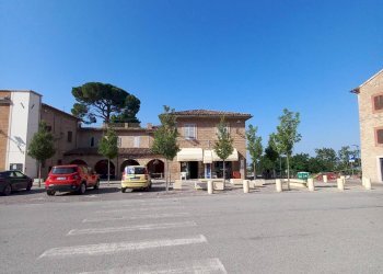 Foto 15 - Attività Commerciale Piazza Mazzini
 
7, Sant'Angelo in Pontano - foto 15