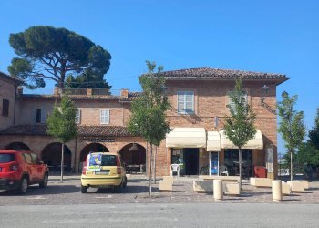 Foto 17 - Attività Commerciale Piazza Mazzini
 
7, Sant'Angelo in Pontano - foto 17