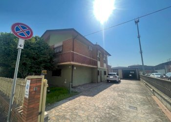 Foto 2 - Casa indipendente Via  Donizzetti, Ferrara - foto 2