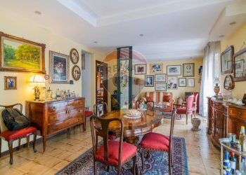 Sala da pranzo - Quadrilocale Via Cibele
 
59, Catania - foto 3