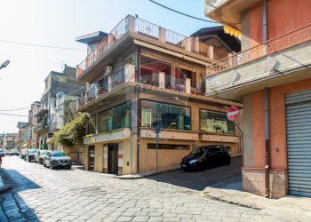 Edificio all\'aperto - Commercial Premises Via Santissimo Crocifisso
 
33, Ramacca - photo 2