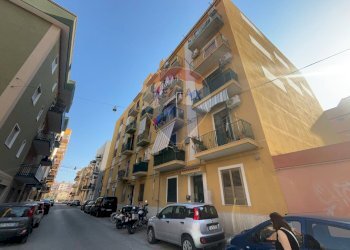 Edificio all\'aperto - Trilocale Via Andrea Saluta
 
27, Augusta - foto 1