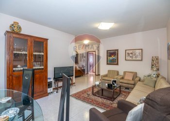 Sala da pranzo - Appartamento Via Pietro Novelli
 
15, Caltagirone - foto 22