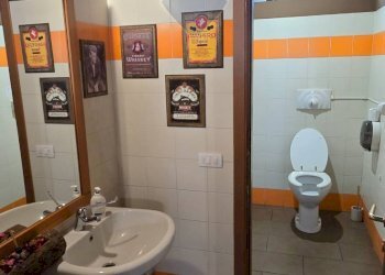 Bagno - Locale Commerciale Via Roma
 
3, Lambrugo - foto 2