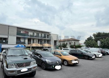 Edificio all\'aperto - Locale Commerciale Via Roma
 
3, Lambrugo - foto 5