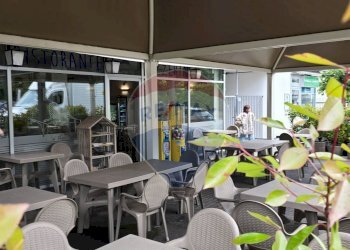 Terrazza - Locale Commerciale Via Roma
 
3, Lambrugo - foto 3