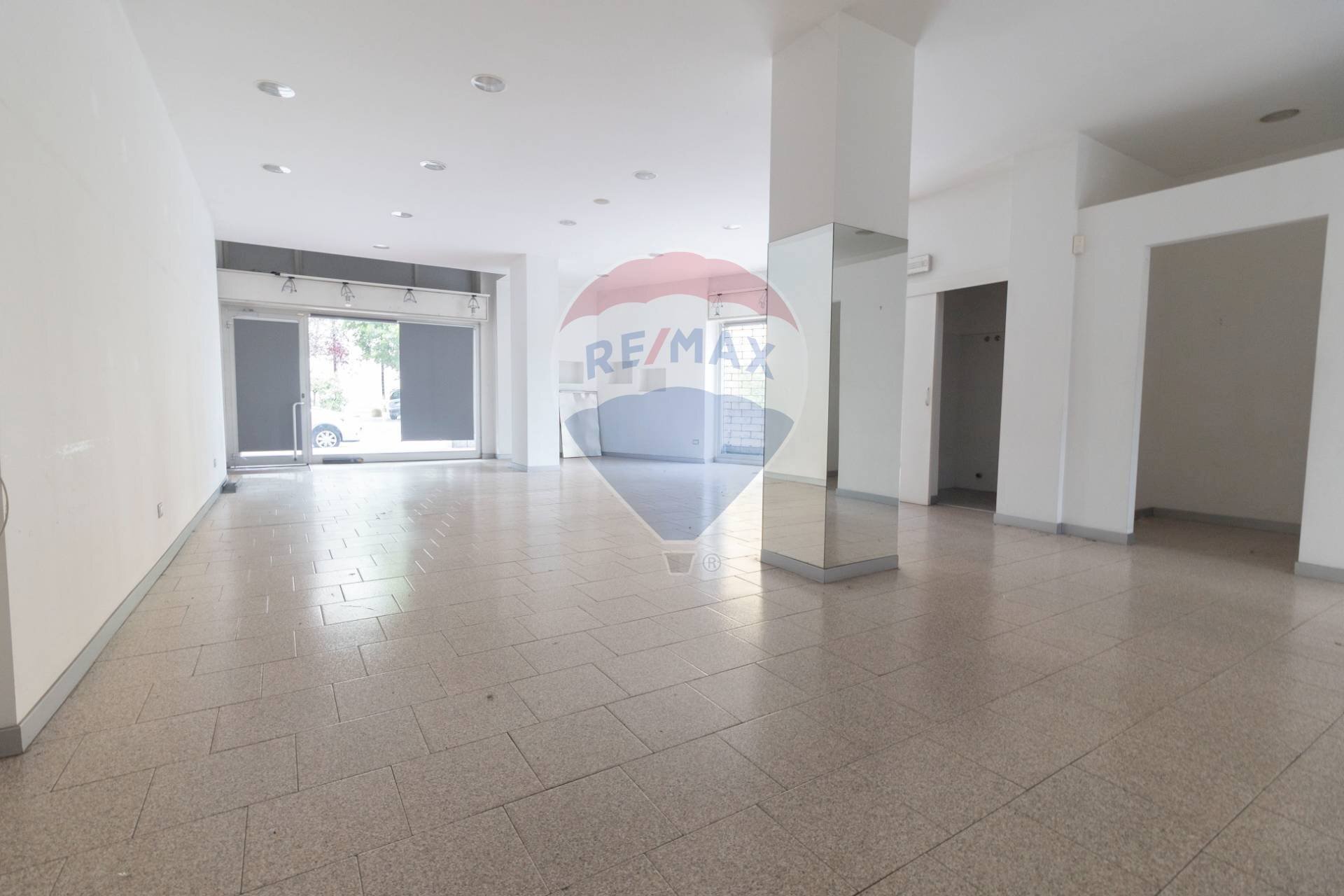 Stanza vuota - Locale Commerciale Via Cadore
 
10, Desio - foto 1