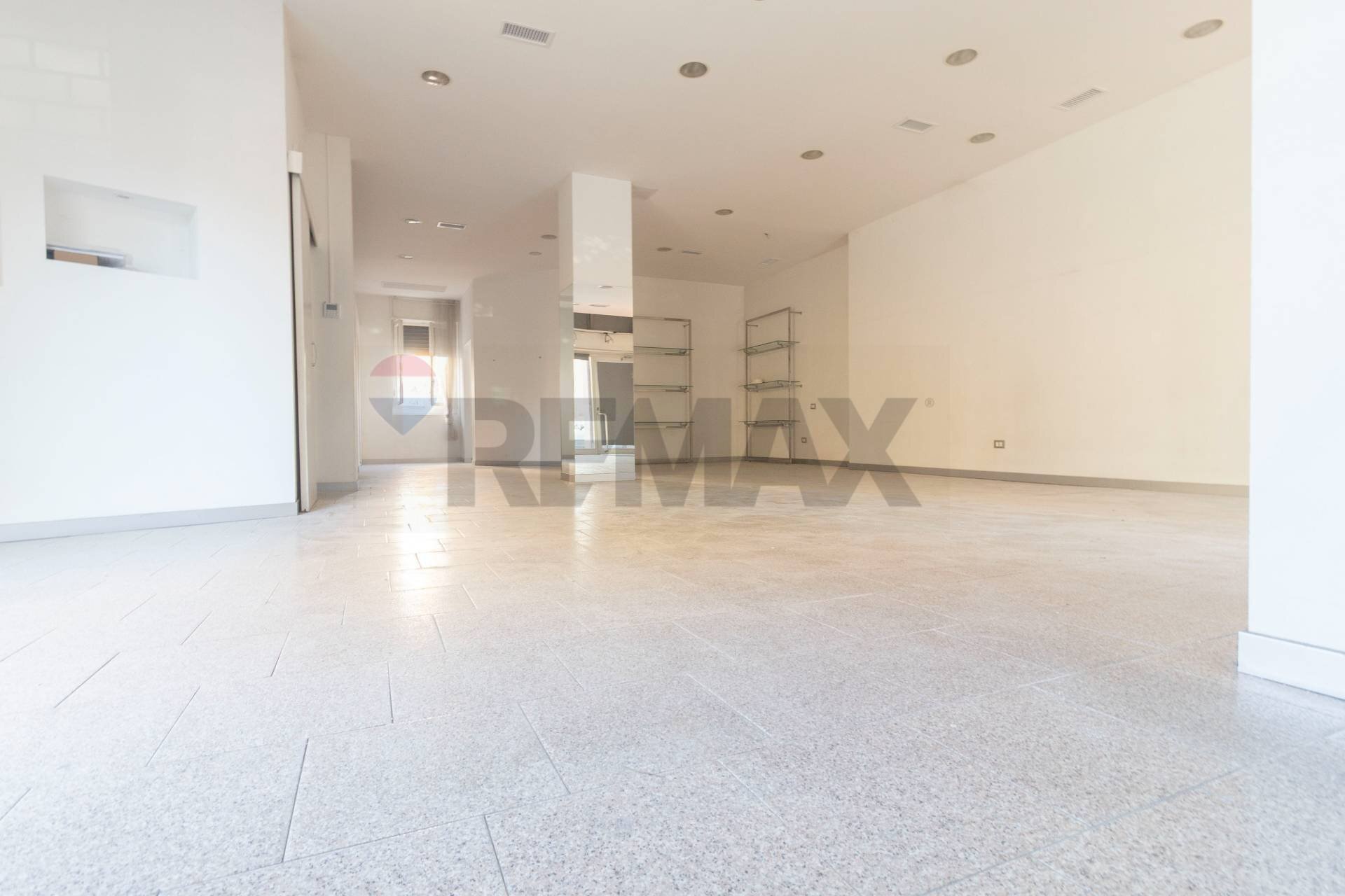 Stanza vuota - Commercial Premises Via Cadore
 
10, Desio - photo 2