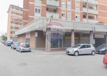 Edificio all\'aperto - Locale Commerciale Via Cadore
 
10, Desio - foto 2