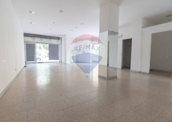 Stanza vuota - Locale Commerciale Via Cadore
 
10, Desio - foto 1