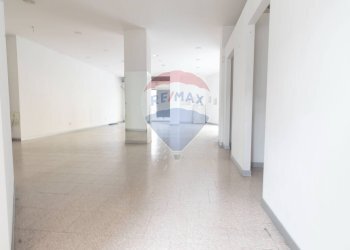 Stanza vuota - Locale Commerciale Via Cadore
 
10, Desio - foto 8