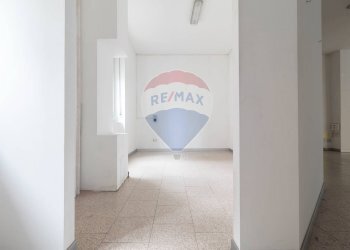 Stanza vuota - Locale Commerciale Via Cadore
 
10, Desio - foto 12