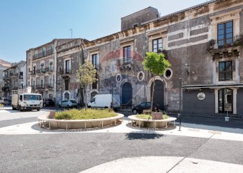 Edificio all\'aperto - Locale Commerciale Piazza Duca di Genova
 
11-12, Catania - foto 5