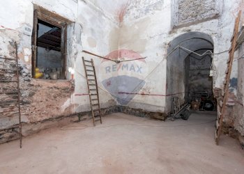 Scale - Locale Commerciale Piazza Duca di Genova
 
11-12, Catania - foto 3