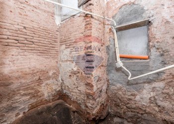 Dettagli - Locale Commerciale Piazza Duca di Genova
 
11-12, Catania - foto 16