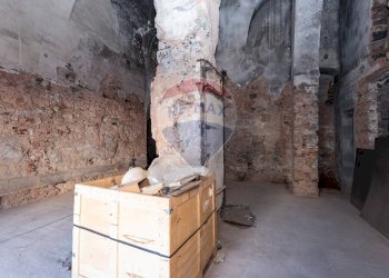 Stanza vuota - Locale Commerciale Piazza Duca di Genova
 
11-12, Catania - foto 27