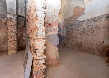 Stanza vuota - Locale Commerciale Piazza Duca di Genova
 
11-12, Catania - foto 33