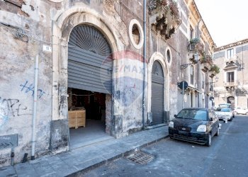 Edificio all\'aperto - Locale Commerciale Piazza Duca di Genova
 
11-12, Catania - foto 35