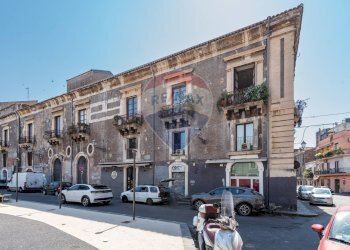 Edificio all\'aperto - Locale Commerciale Piazza Duca di Genova
 
11-12, Catania - foto 40