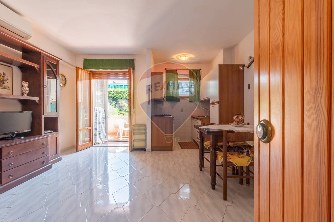 Sala da pranzo - Three-room apartment via Giardino
 
52, Montalto di Castro - photo 1