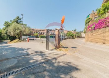 Edificio all\'aperto - Trilocale via Giardino
 
52, Montalto di Castro - foto 2