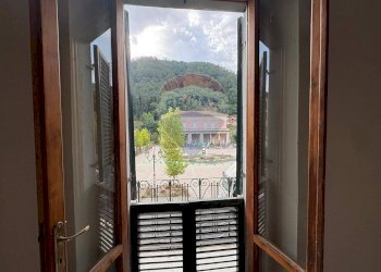 Balcone - Quadrilocale Via umberto I Bagni di Lucca
 
132, Bagni di Lucca - foto 14