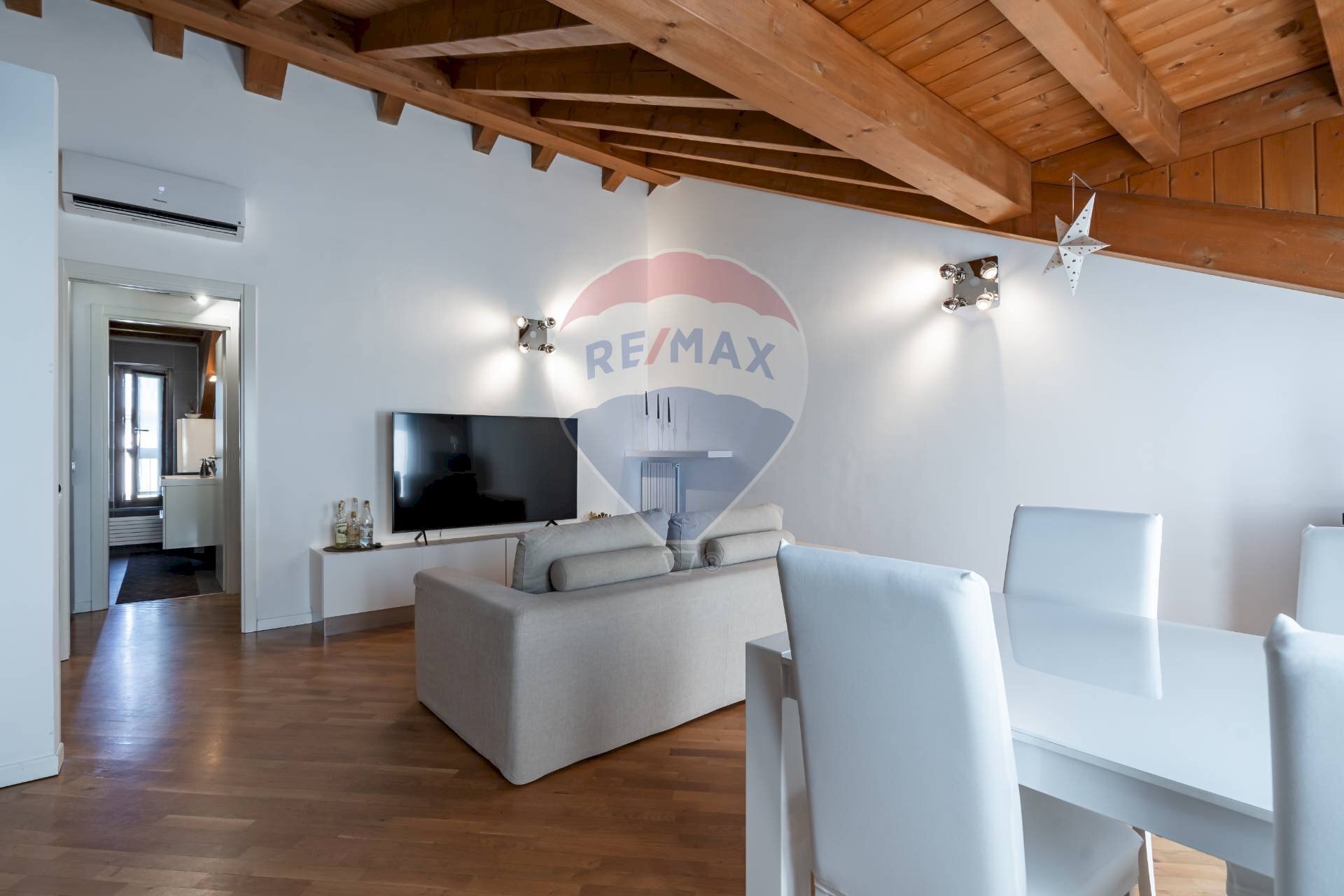 \nSala da pranzo\n - Appartamento Via Vincenzo Monti
 
50, Lesmo - foto 2