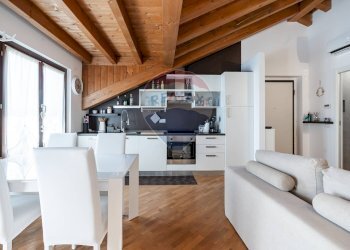 \nSala da pranzo\n - Appartamento Via Vincenzo Monti
 
50, Lesmo - foto 1