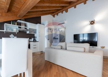 \nSala da pranzo\n - Appartamento Via Vincenzo Monti
 
50, Lesmo - foto 6