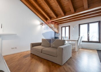 \nSoggiorno\n - Appartamento Via Vincenzo Monti
 
50, Lesmo - foto 9