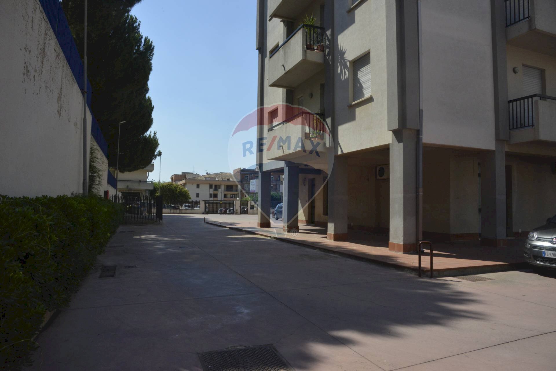 Edificio all\'aperto - Office via P.Calamandrei
 
86, Vittoria - photo 1