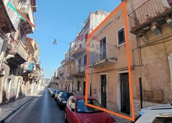 Edificio all\'aperto - Casa indipendente via giambattista odierna
 
370, Ragusa - foto 1