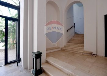 Scale - Casa semi indipendente Piazza Vittorio Emanuele II
 
2, Acquaviva delle Fonti - foto 2