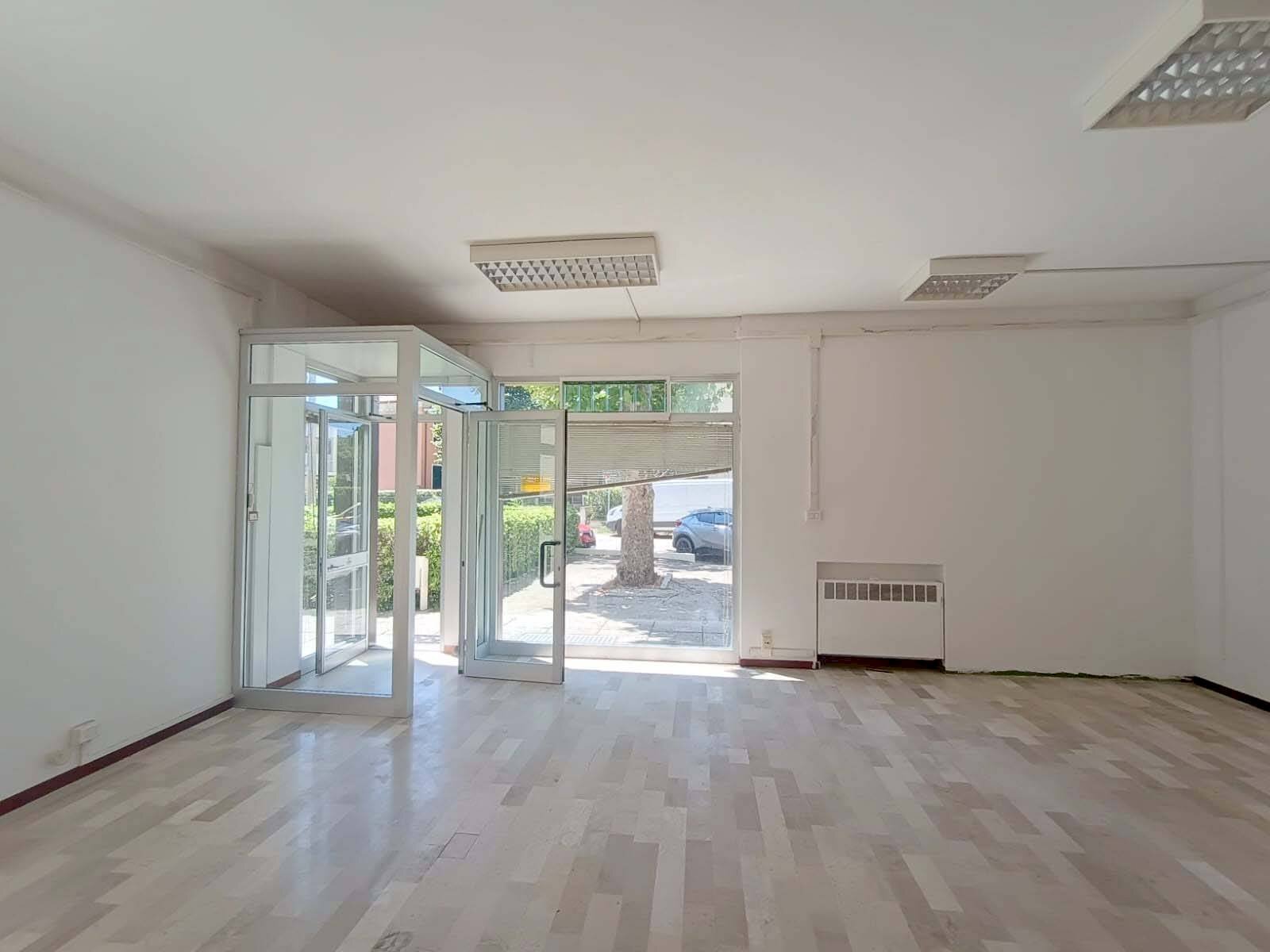 Foto 1 - Locale Commerciale VIA T AMIANI
 
33, Fano - foto 1