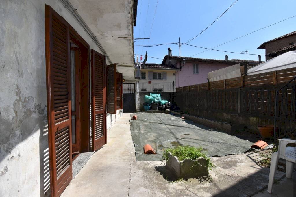 Cortile interno - Casa indipendente via Giuseppe Garibaldi, Rocca d'Arazzo - foto 2